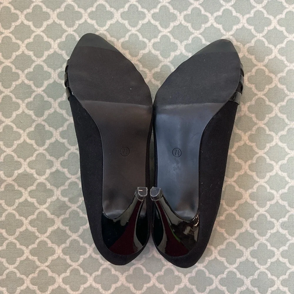 Dressbarn Black Pointy Toe Bow Suede Heels 7.5